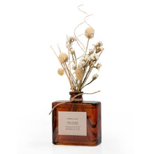 Load image into Gallery viewer, Andaluca - SAMPLE Vanilla Lily Bouquet Reed Bundle Diffuser