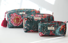 Load image into Gallery viewer, Emerald Garden Travel Bag