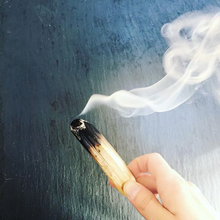 Load image into Gallery viewer, Palo Santo Bundle  (3 Sticks)