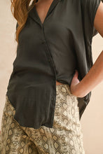 Load image into Gallery viewer, MIOU MUSE - MMT1194 BUTTON DOWN CAP SLEEVE SHIRTS: CREAM / S