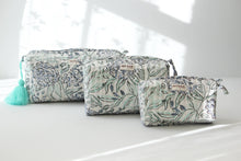 Load image into Gallery viewer, Hydrangea Travel Bag