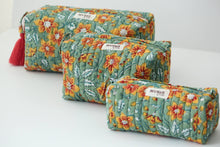 Load image into Gallery viewer, Sunflower Floral Travel Bag