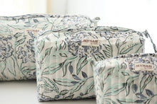 Load image into Gallery viewer, Hydrangea Travel Bag