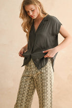 Load image into Gallery viewer, MIOU MUSE - MMT1194 BUTTON DOWN CAP SLEEVE SHIRTS: CREAM / M