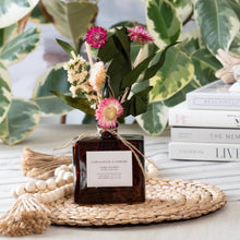 Load image into Gallery viewer, Andaluca - SAMPLE Sandalwood & Currant Bouquet Reed Bundle Diffuser