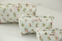 Load image into Gallery viewer, Quilted Block Print Floral Bag