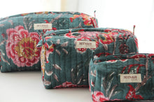 Load image into Gallery viewer, Emerald Garden Travel Bag