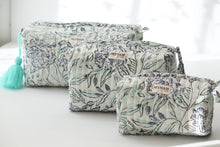Load image into Gallery viewer, Hydrangea Travel Bag
