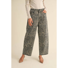 Load image into Gallery viewer, Leopard Barrel Jeans
