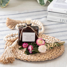 Load image into Gallery viewer, Sandalwood &amp; Currant Bouquet Reed Bundle Fragrance Diffuser
