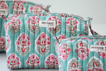 Load image into Gallery viewer, Turquoise bouquet print travel bag
