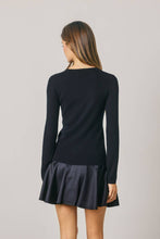 Load image into Gallery viewer, Ribbed Knit Fitted Crew Neck
