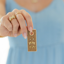 Load image into Gallery viewer, Bow Velvet Stud Set
