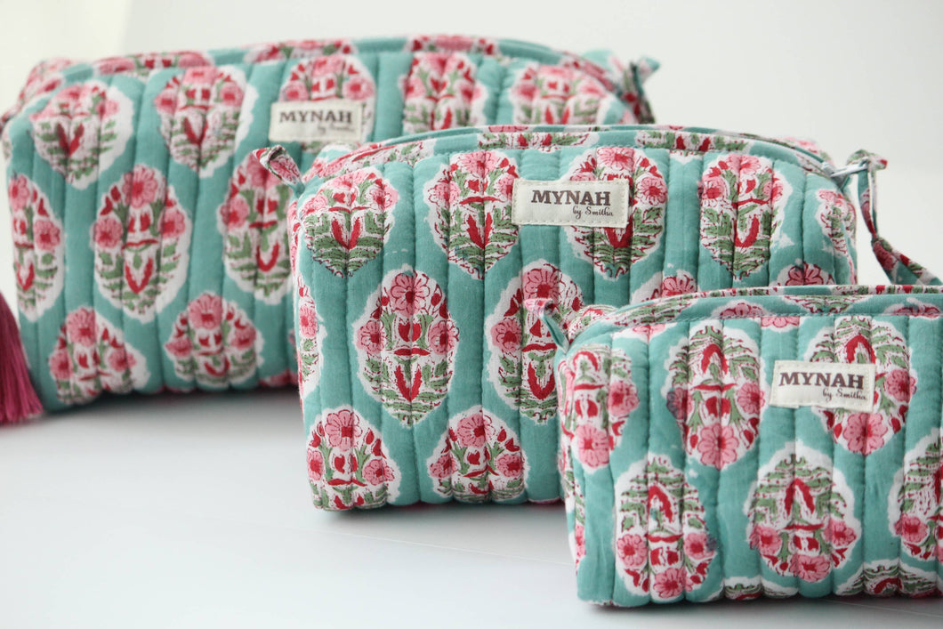 Turquoise bouquet print travel bag