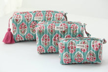 Load image into Gallery viewer, Turquoise bouquet print travel bag
