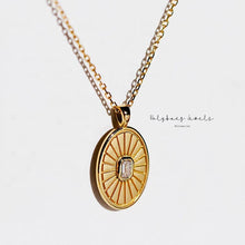 Load image into Gallery viewer, Crystal Sun Necklace
