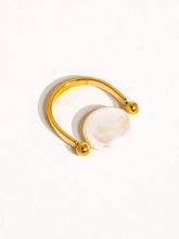 Load image into Gallery viewer, Déodat 18K Gold Non-Tarnish Baroque Pearl Ring

