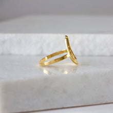 Load image into Gallery viewer, Mesa Blue - Lucky Horseshoe Ring : Yellow Gold / US 8
