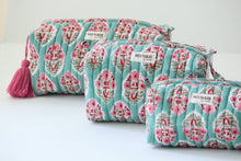 Load image into Gallery viewer, Turquoise bouquet print travel bag
