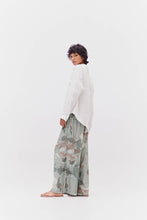Load image into Gallery viewer, Classic Linen Shirt
