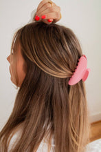 Load image into Gallery viewer, Pretty in Pink Claw Clip
