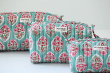 Load image into Gallery viewer, Turquoise bouquet print travel bag
