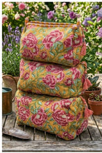 Load image into Gallery viewer, LA Soul - Floral print Quilted Cotton Toiletry Bag Set
