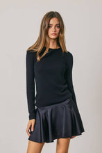 Load image into Gallery viewer, Ribbed Knit Fitted Crew Neck
