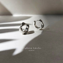 Load image into Gallery viewer, Twisted Hoop Earrings

