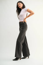 Load image into Gallery viewer, Mini Patch Pocket Wide Leg
