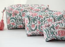 Load image into Gallery viewer, Carnelia floral print travel bag
