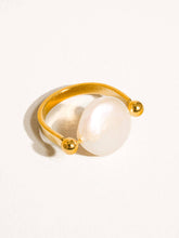 Load image into Gallery viewer, Déodat 18K Gold Non-Tarnish Baroque Pearl Ring
