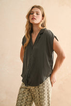 Load image into Gallery viewer, MIOU MUSE - MMT1194   BUTTON DOWN CAP SLEEVE SHIRTS: CREAM / S
