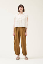 Load image into Gallery viewer, Grade &amp; Gather - 50505GZ - GAUZE CARGO PANTS: S / BROWN OLIVE
